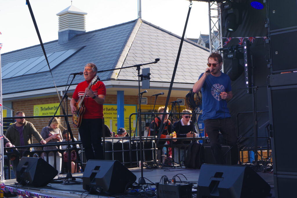 The Modern Disciples performing.