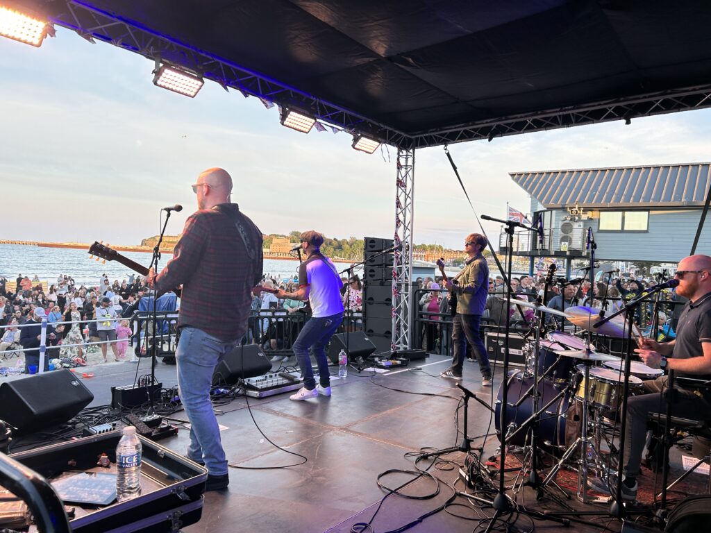 That Britpop Band performing.